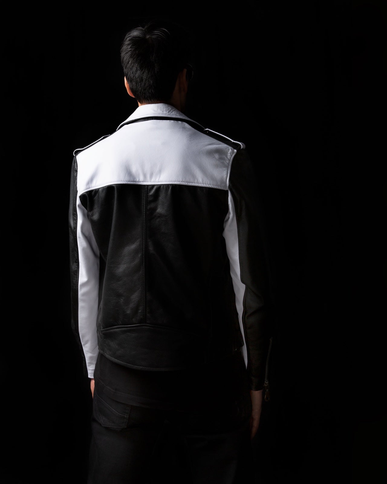 HUNTER BLACK AND WHITE