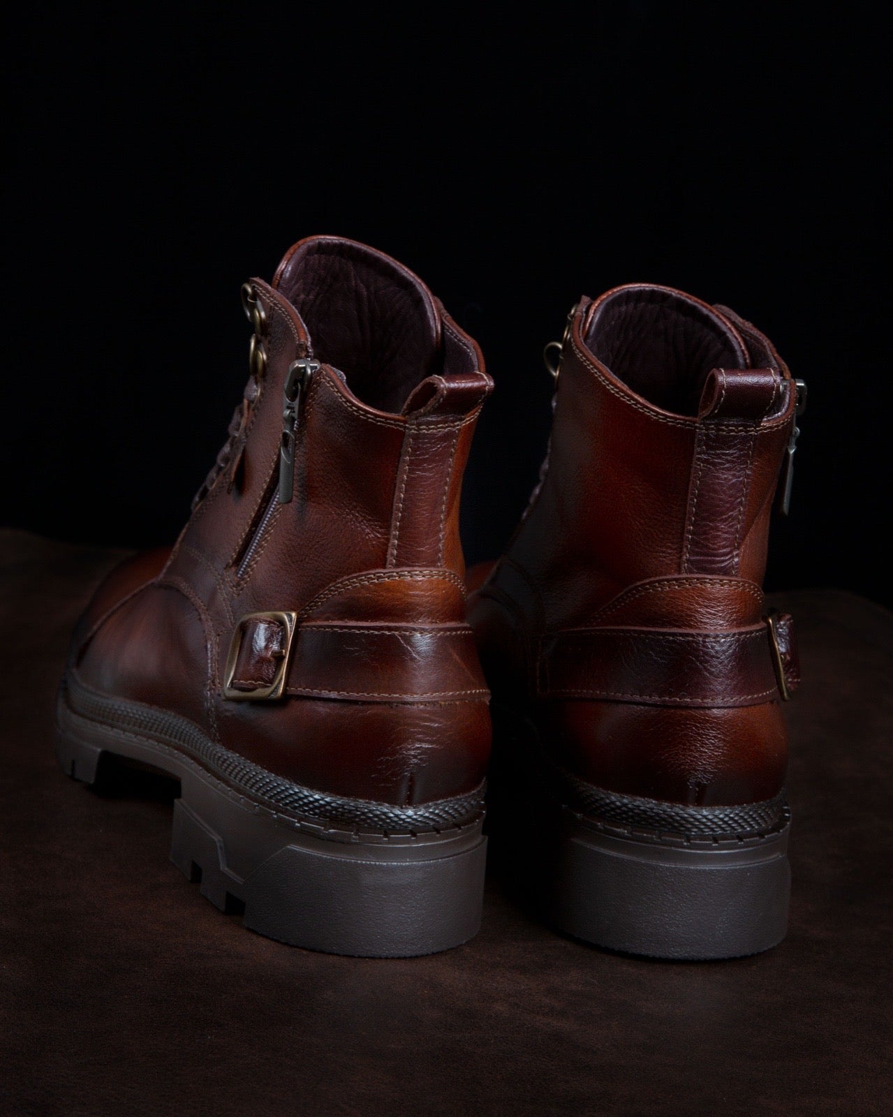 BREAKING COGNAC LEATHER